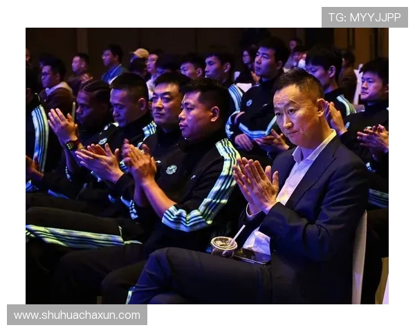 《全新赛季开启 中国篮球队力争突破 打造更强硬的竞争力》